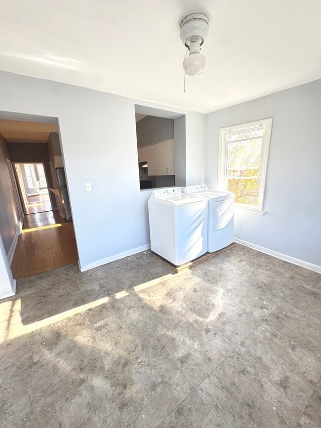 Building Photo - 511 N Taylor Ave