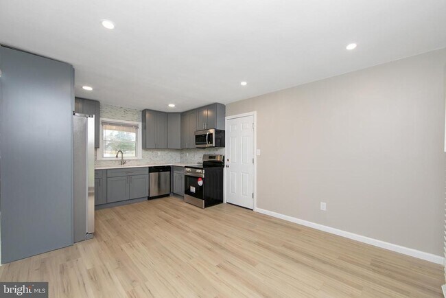 Building Photo - 2 S Sunset Rd