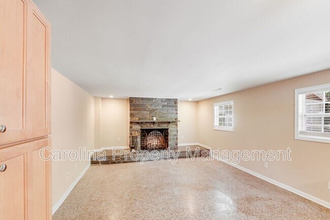 Building Photo - 2417 Laburnum Ave