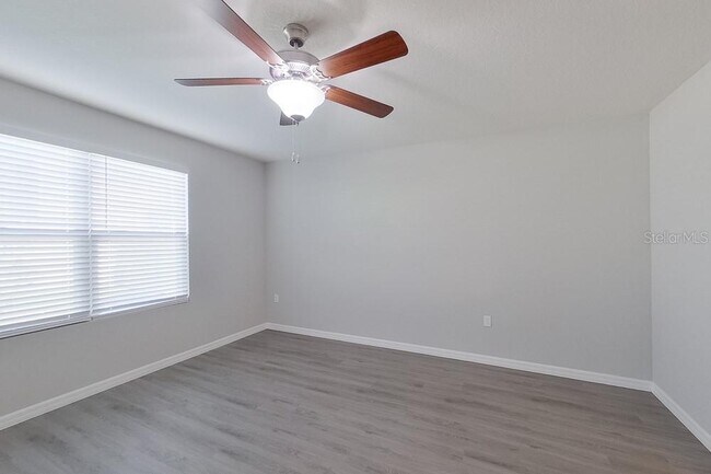 Building Photo - 8731 SW 44th Ct