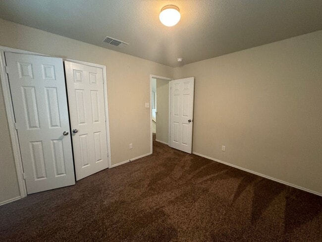 Building Photo - 4 bedroom located in Yowell Ranch!