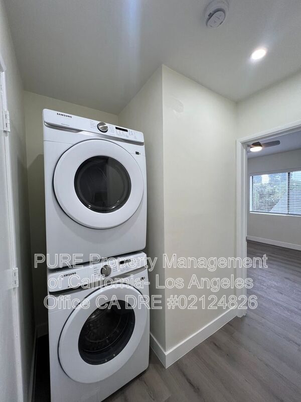 Building Photo - 4212 1/2 W 64th St