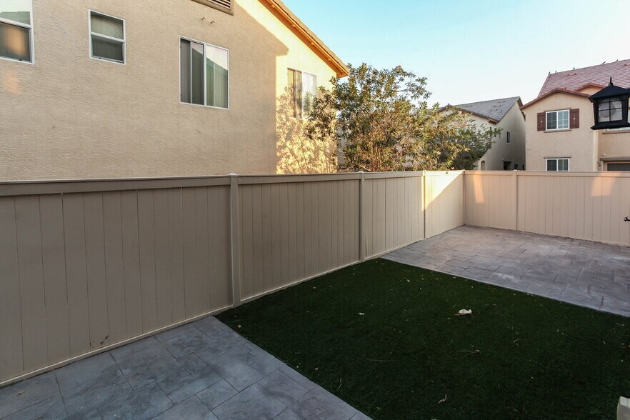 Building Photo - 7924 N Kelburn Hill St