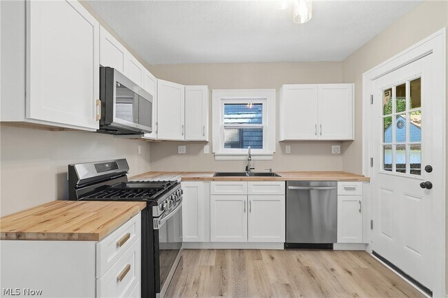 Building Photo - 1539 Elbur Ave
