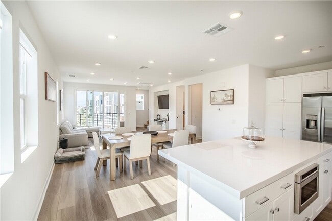 Building Photo - 26857 Laurel Mountain Lp