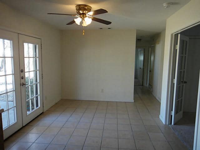 Building Photo - 1801 Meadowcrest Dr