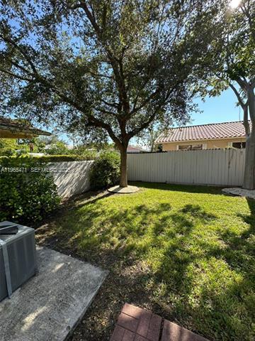 Building Photo - 2772 SW 31st Ct