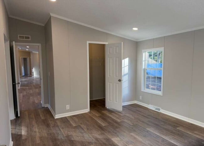 Building Photo - 379 Brookside Dr