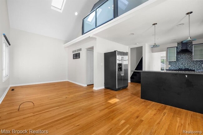 Building Photo - 520 E Hazelhurst St