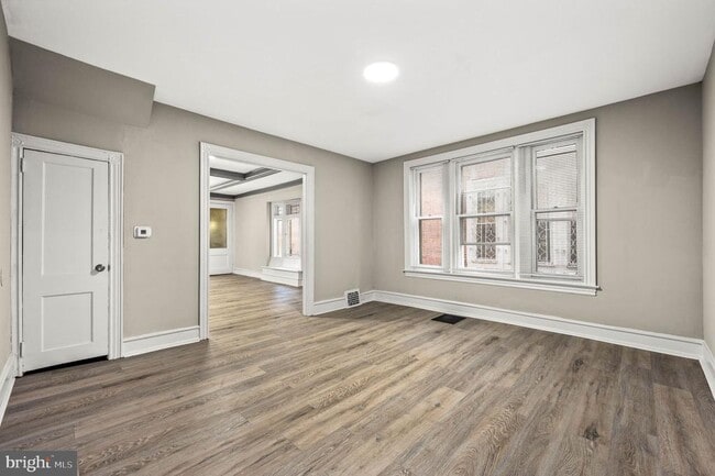 Building Photo - 5011 Larchwood Ave