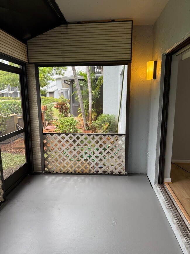 Building Photo - 2335 SW 22nd Ave