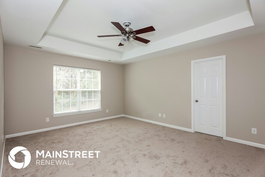 Building Photo - 400 Amersham Ln
