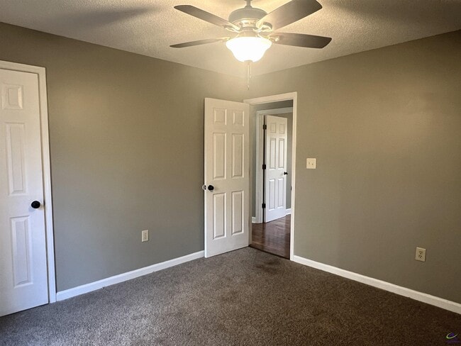 Building Photo - 981 Santa Fe Trail