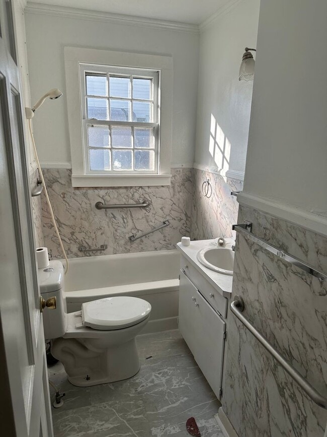 Building Photo - 1602 W Washington Ave