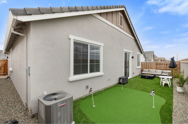 Building Photo - 1305 Swallowtail Dr