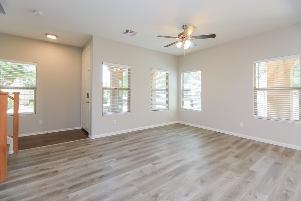 Building Photo - 899 S Pheasant Dr