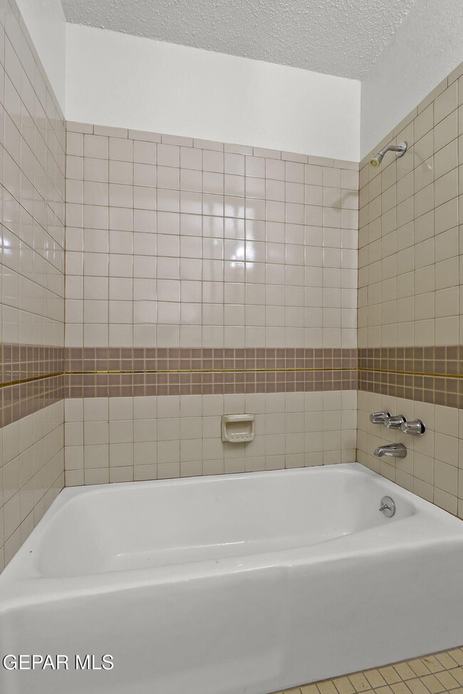 Building Photo - 5440 Viceroy Dr