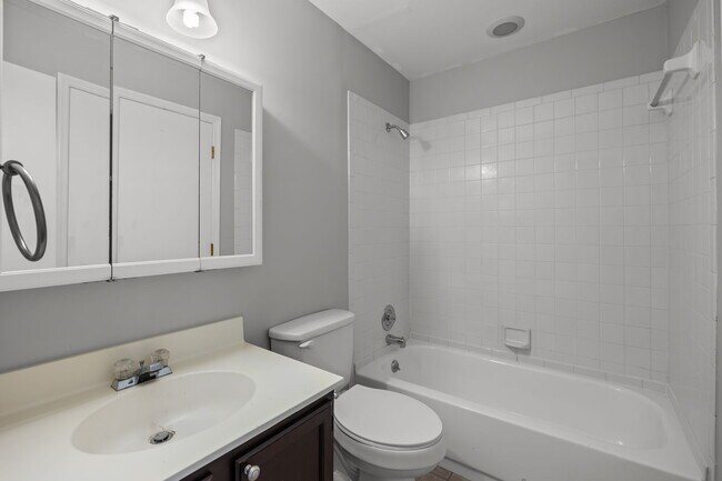 Building Photo - 2505 Stockbridge Dr