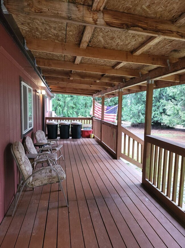 Building Photo - Country Living in Mossyrock