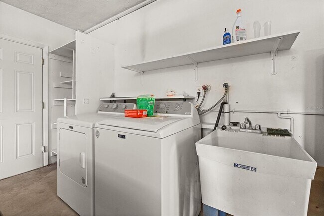 Building Photo - 710 116th Ave