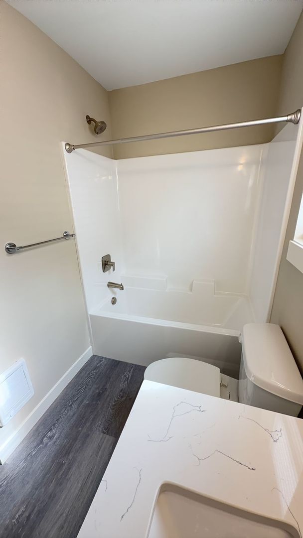 Building Photo - Chernishoff Seven Oak Luxury Duplex