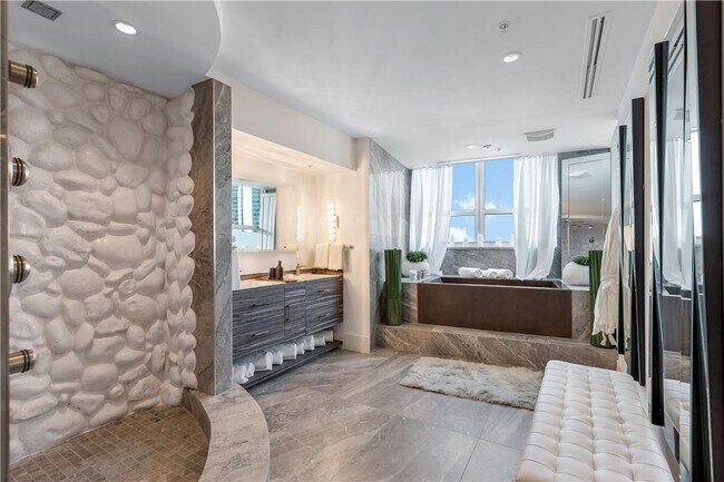 Building Photo - 350 SE 2nd St