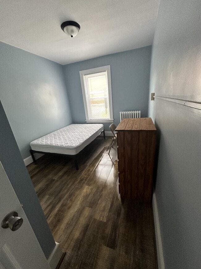 Building Photo - 906 Gompers Ave