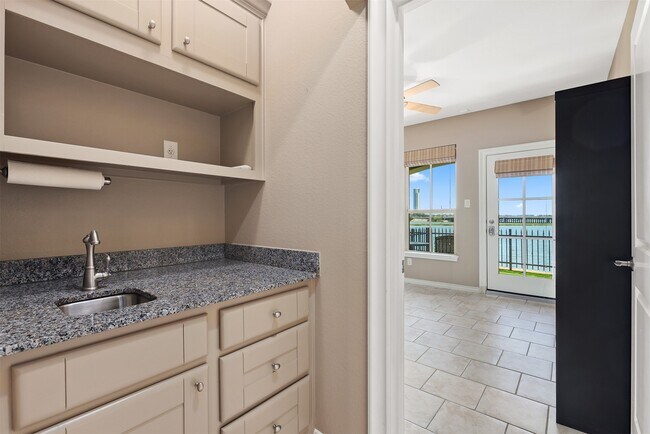 Building Photo - 17 Armand Shore Dr