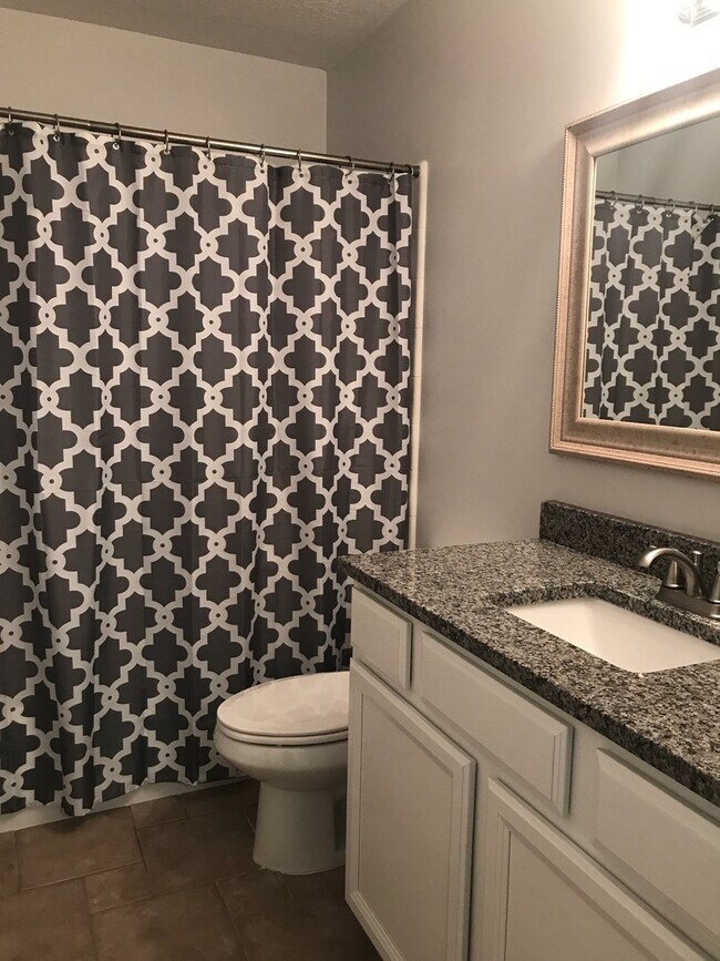 Building Photo - Charming Layton Home