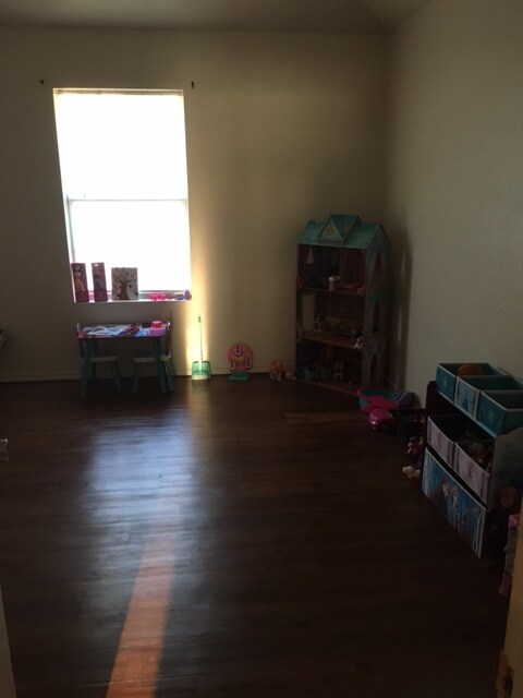 1st floor bedroom - 4302 Jeff Scott Dr