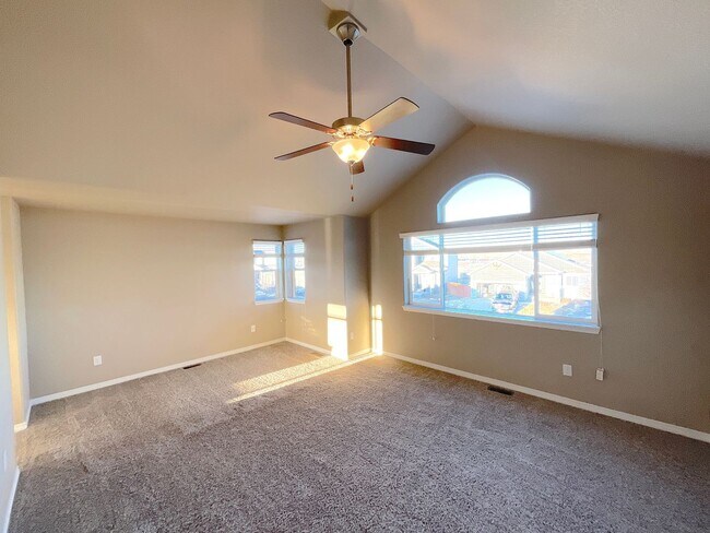 Building Photo - 4 Bedroom Home Available Near Londonderry Dr & Eastonville Rd!