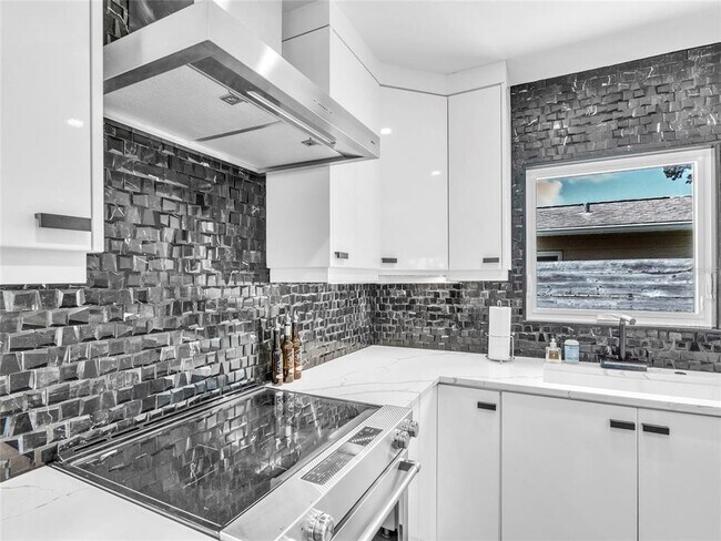 Building Photo - 4021 21st Ave N