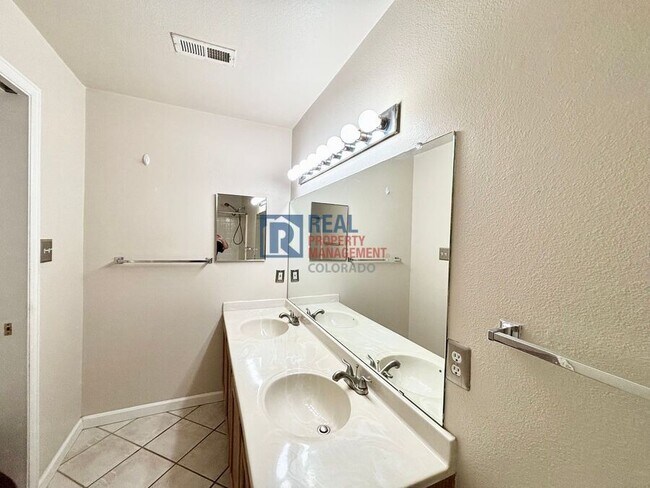 Building Photo - 8416 Pebble Creek Way