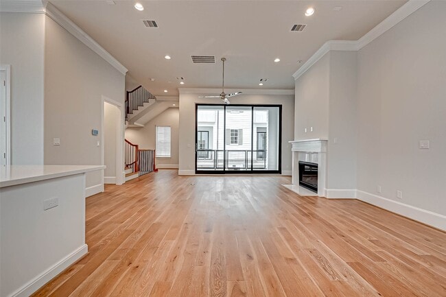 Building Photo - 2234 Lou Ellen Ln