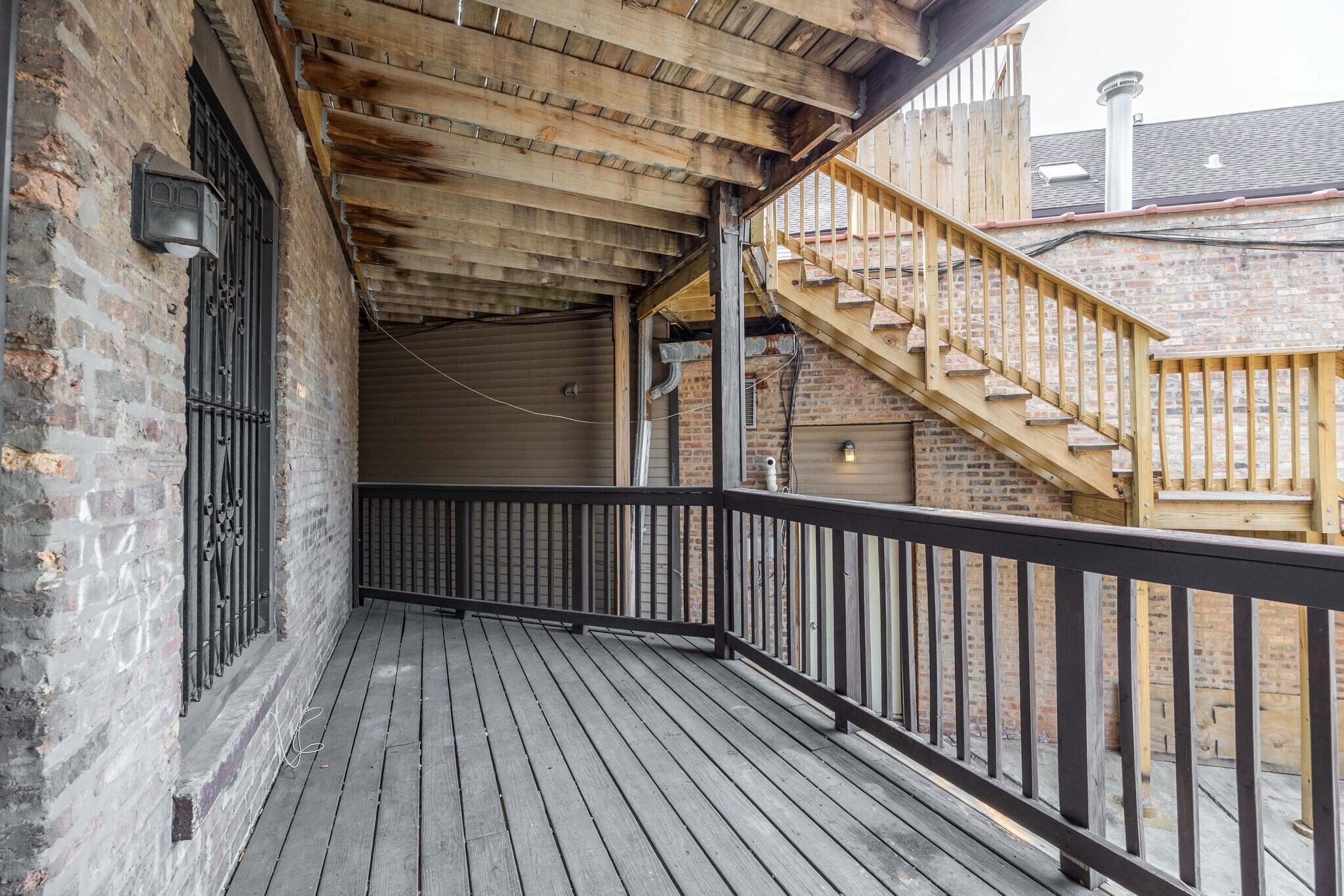 Building Photo - 2833 W Medill Ave