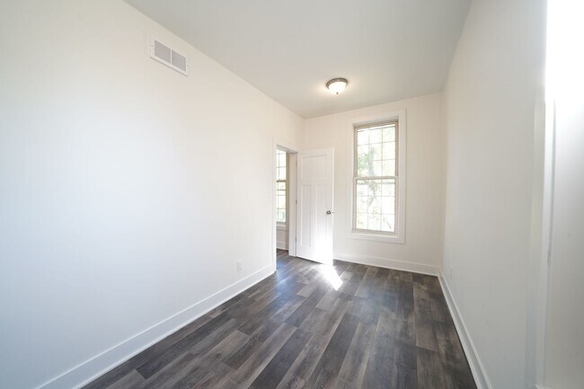 Building Photo - 1041 W Taylor St
