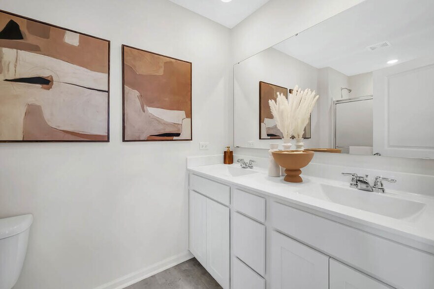 Building Photo - 370 Bridgeview Ct