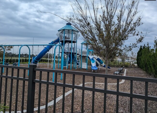 Building Photo - 822 18th Ave SE