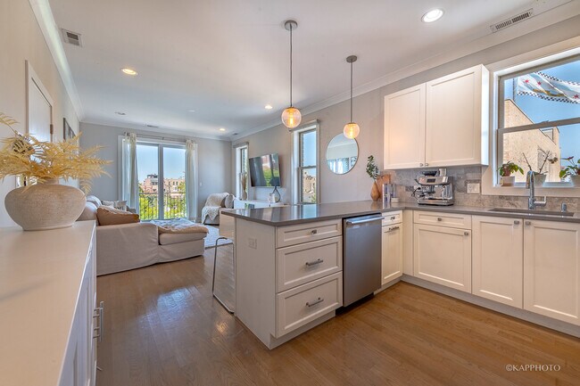 Building Photo - 457 N Aberdeen St