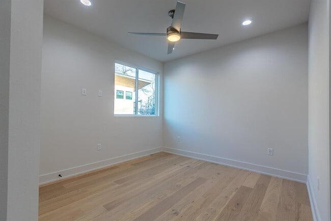 Building Photo - 2008 Canterbury St