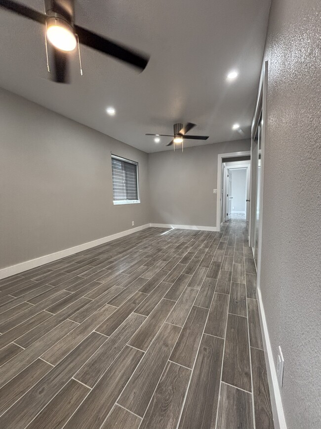 Building Photo - Bellflower