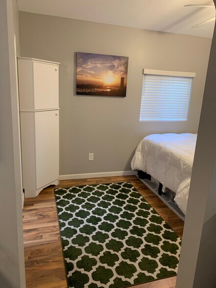 Entrance to bedroom - 1433 E. Edgemont Avenue
