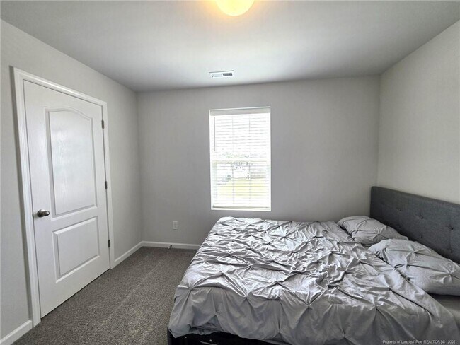 Building Photo - 233 Chinook Ln