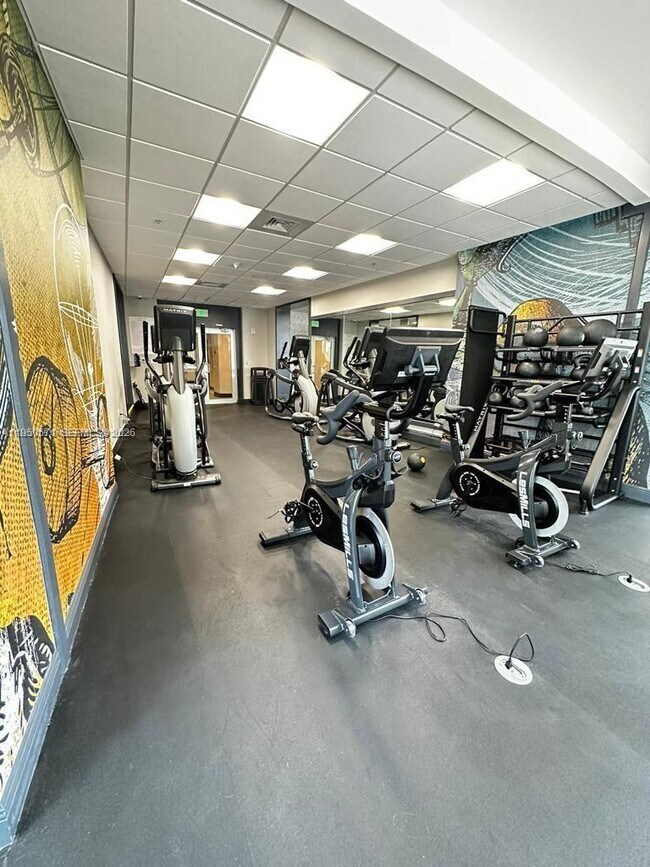 Building Photo - 1750 N Bayshore Dr