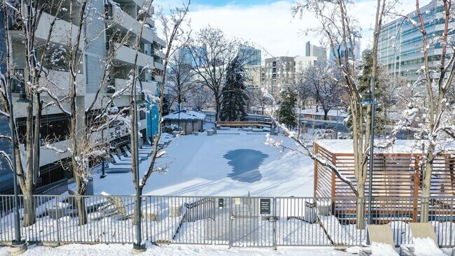 Building Photo - 601 W 11th Ave