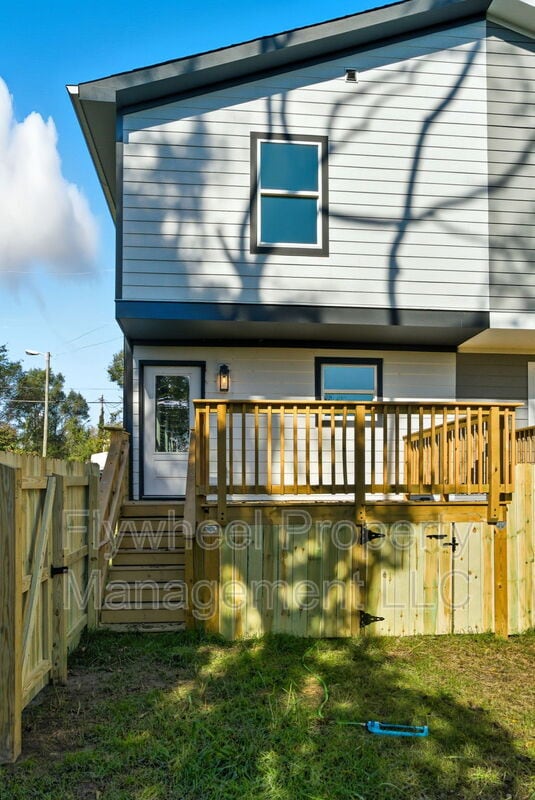 Building Photo - 103 Rayon Dr