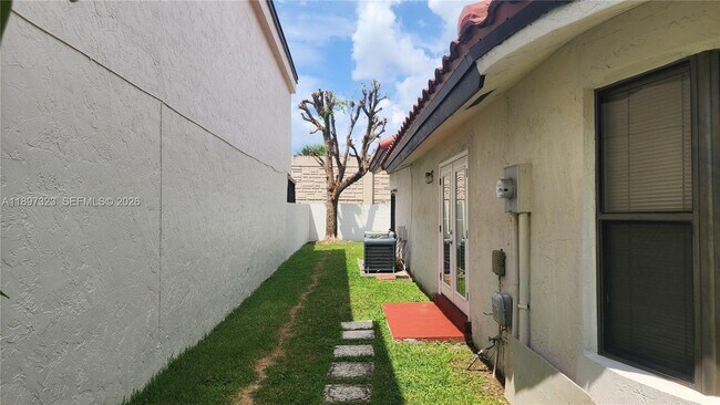 Building Photo - 10628 SW 118th Pl