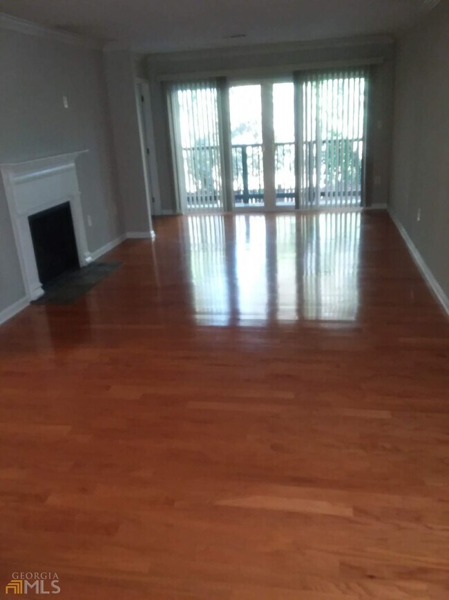 Building Photo - 4111 Pine Heights Dr NE