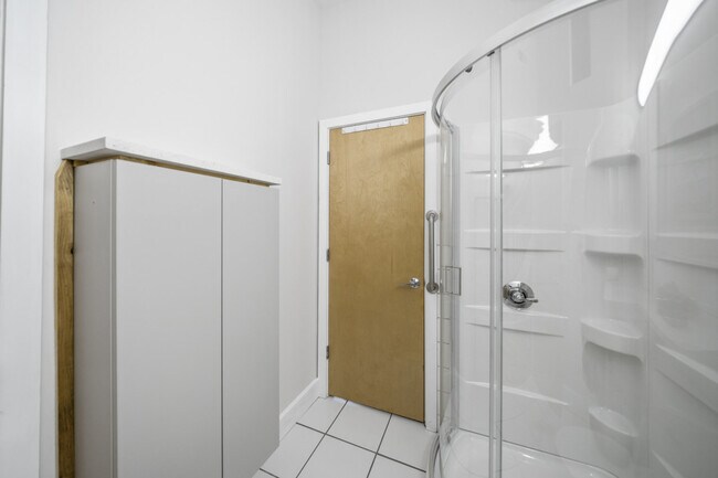 Building Photo - 122 W Elder St