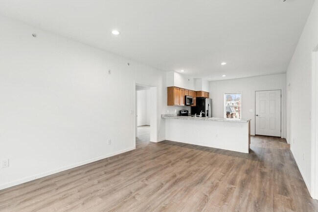 Building Photo - 50 R Maplewood Ave